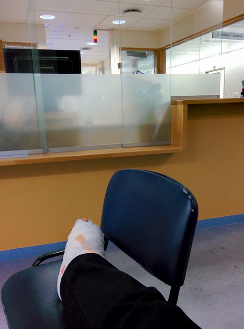 Waiting my turn.  The ER was thankfully rather empty.  See how bulky the splint was?